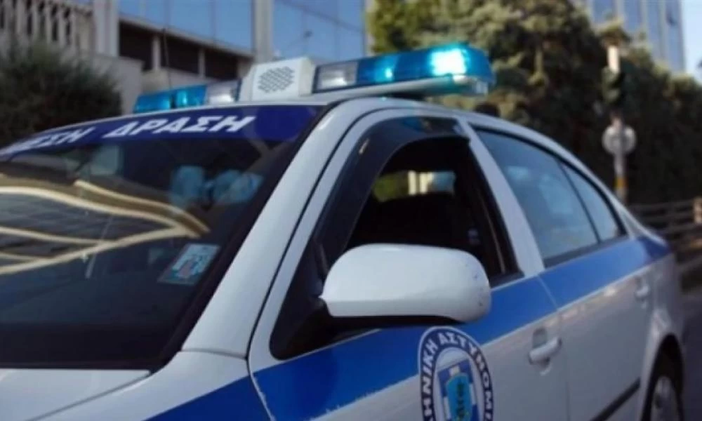 Κιάτο: Με απειλή όπλου λήστεψαν γυναίκα